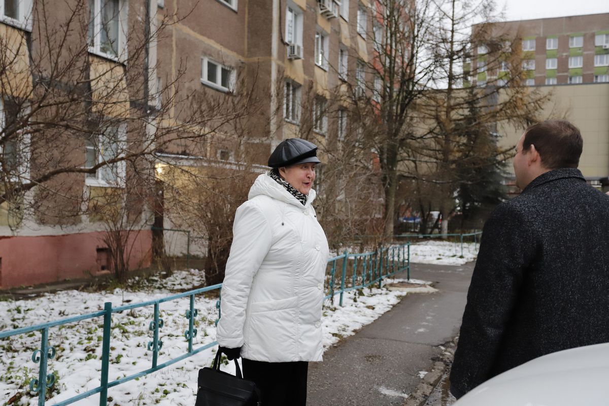 Заместитель главы городского округа Фрязино Артем Вольчак пообщался с жителями домов 27 А, Б, В, Г по улице Полевая