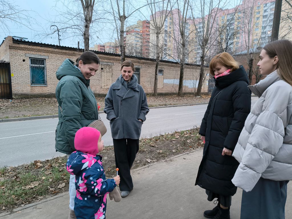 Заместитель главы городского округа Фрязино Наталия Князева провела мониторинг состояния дворов домов 3А и 4А по улице Попова