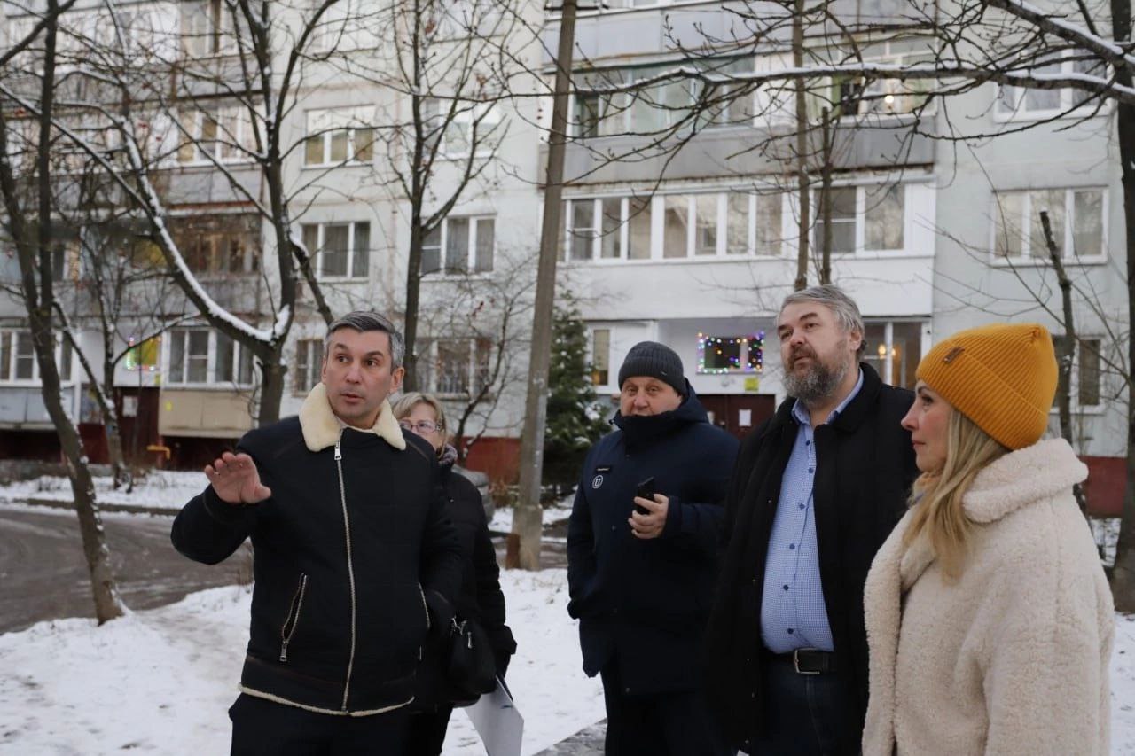 Первый заместитель главы городского округа Фрязино Нодар Бощеван провел обход закрепленной территории по адресам: ул. Школьная д.7, 7а, 9, 11
