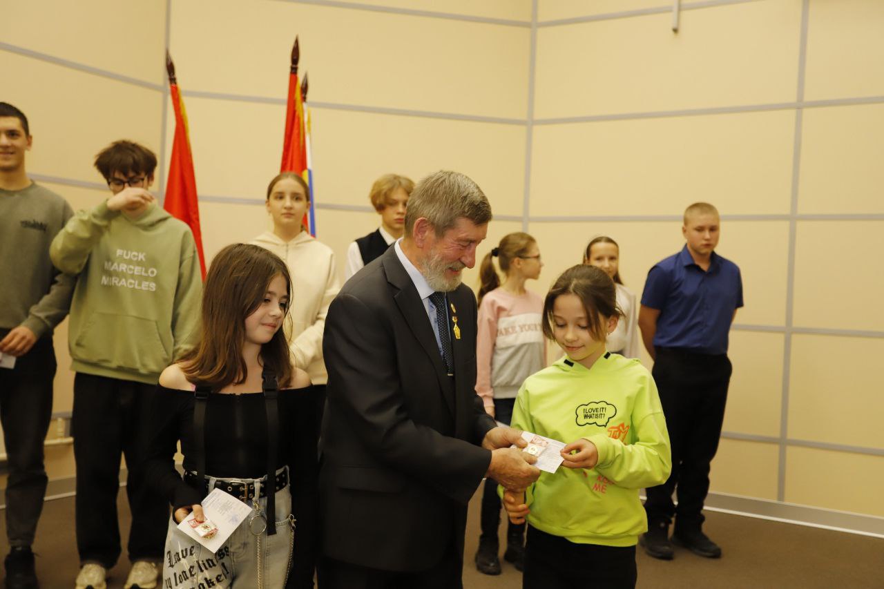 Двенадцать фрязинцев получили золотой знак «Готов к труду и обороне»