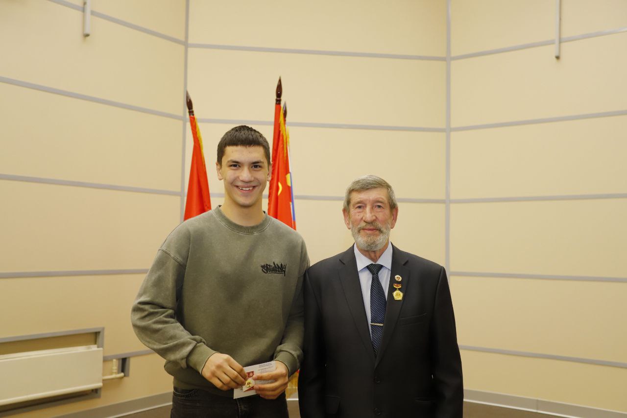 Двенадцать фрязинцев получили золотой знак «Готов к труду и обороне»