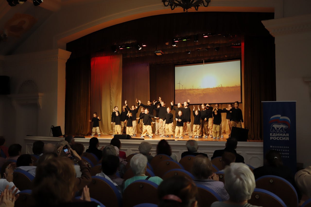 Глава городского округа Фрязино Дмитрий Воробьев поздравил с праздником старшее поколение