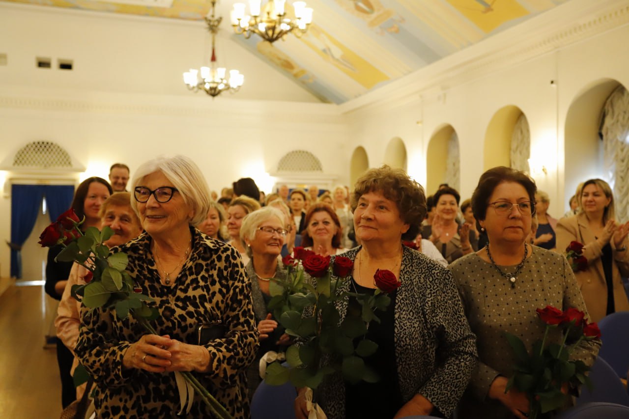 Глава городского округа Фрязино Дмитрий Воробьев поздравил учителей и работников дошкольного образования с их профессиональными праздниками