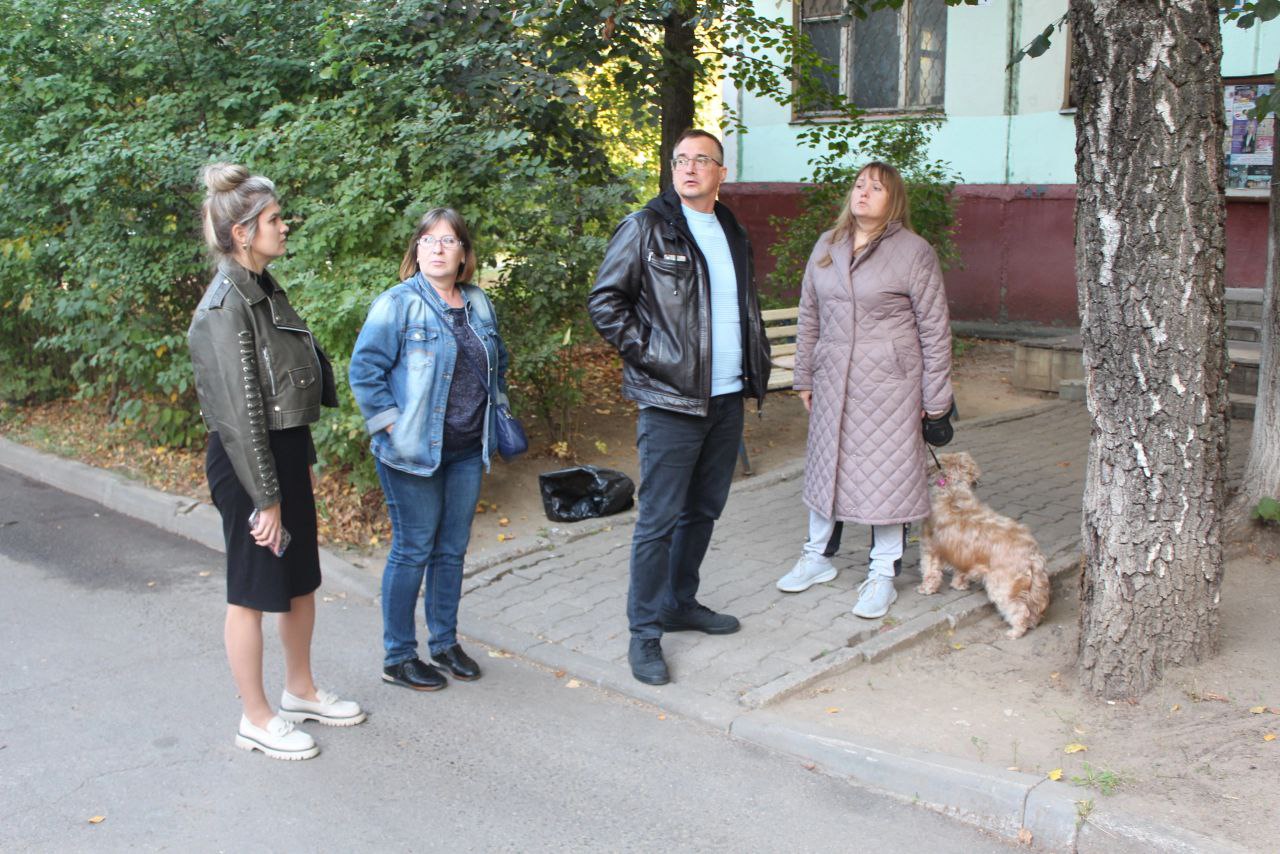 Исполняющий обязанности заместителя главы городского округа Фрязино Олег Фрибус встретился с жителями дома № 23 по улице Ленина