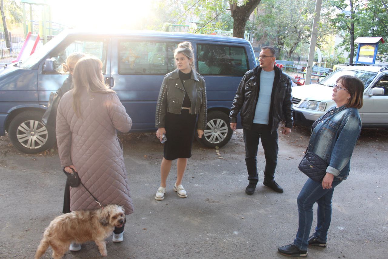 Исполняющий обязанности заместителя главы городского округа Фрязино Олег Фрибус встретился с жителями дома № 23 по улице Ленина