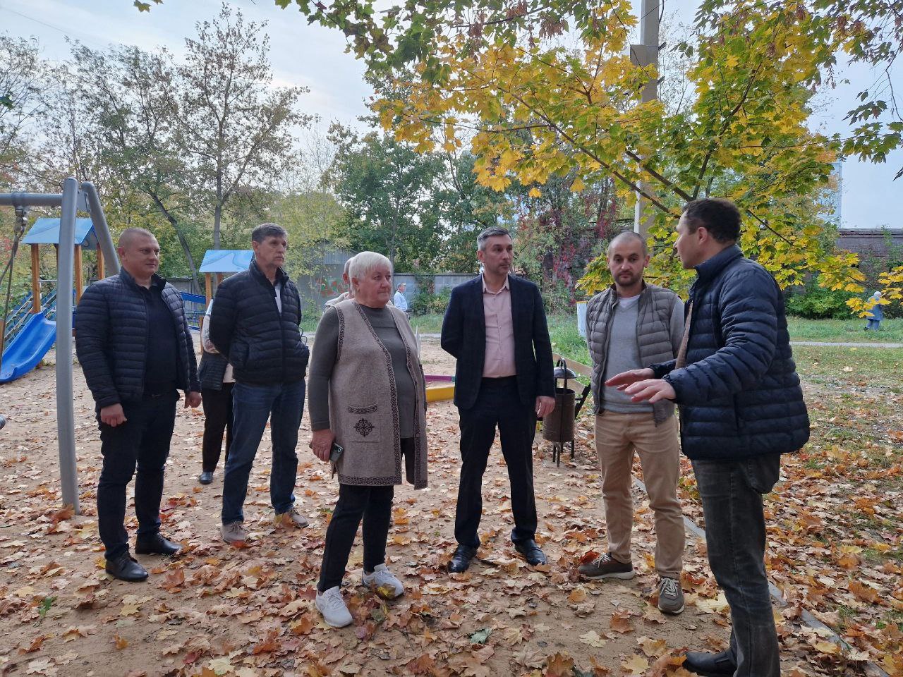 Первый заместитель главы городского округа Фрязино Нодар Бощеван провел встречу с жителями д.17 и 19 по проспекту Мира