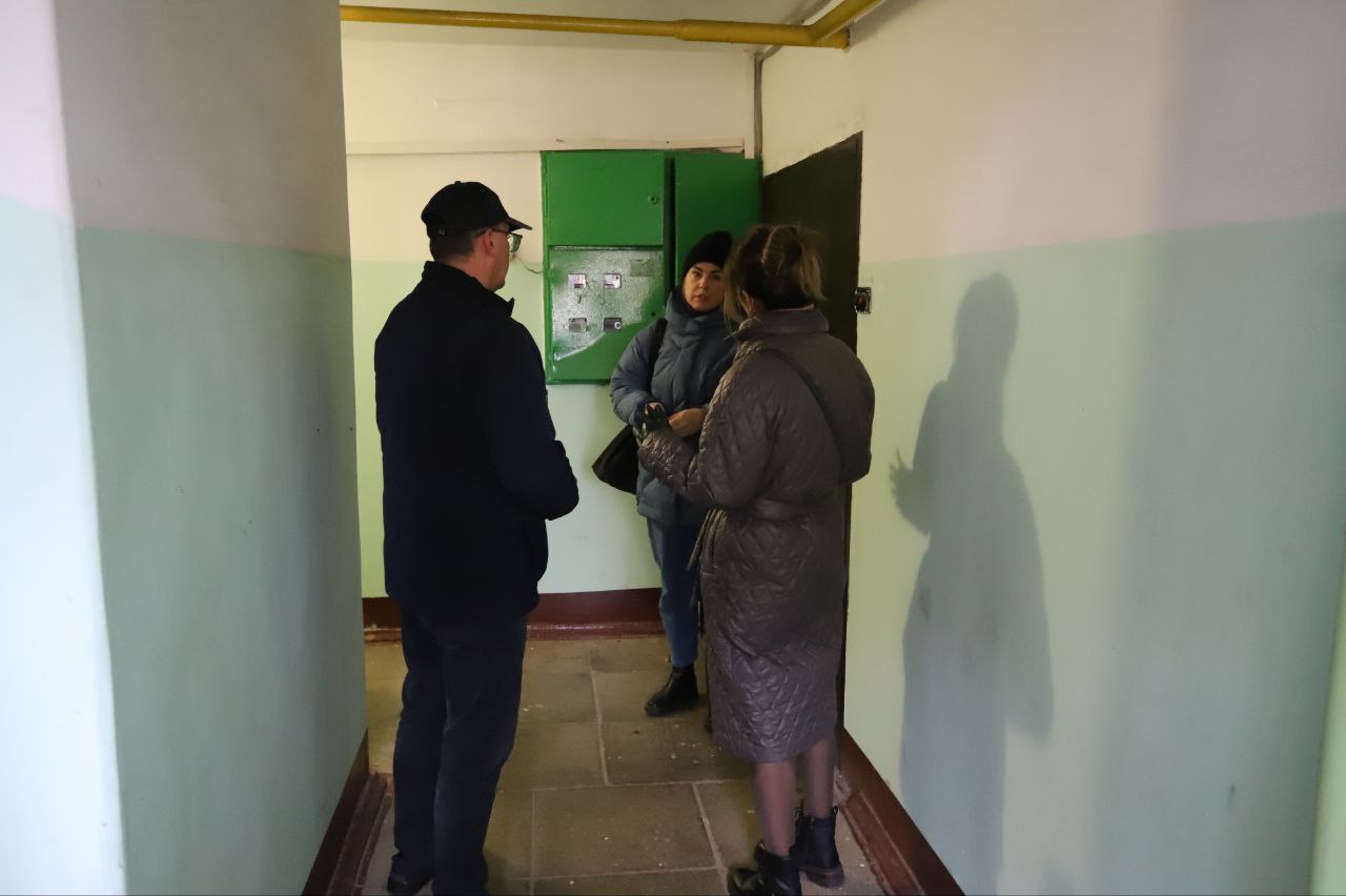 Заместитель главы городского округа Фрязино Виктория Оганезова проверила содержание дома 8 по проспекту Мира