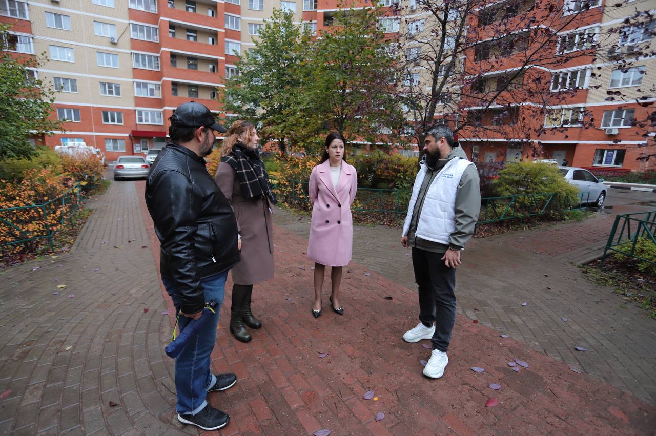 Встреча с жителями многоквартирных домов по улицам Нахимова 14а, 16к1, 16к2 и Горького 11 и 13к1