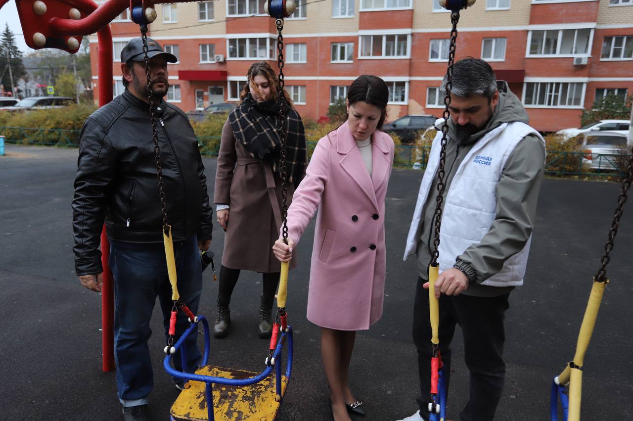 Встреча с жителями многоквартирных домов по улицам Нахимова 14а, 16к1, 16к2 и Горького 11 и 13к1