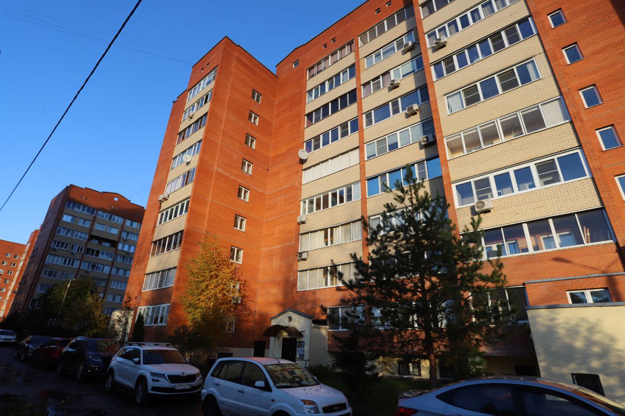 Заместитель главы городского округа Фрязино Виктория Оганезова провела обход закрепленной территории по ул. Октябрьская, д. 9, 11 и ул. Лесная, д. 1, 3, 5