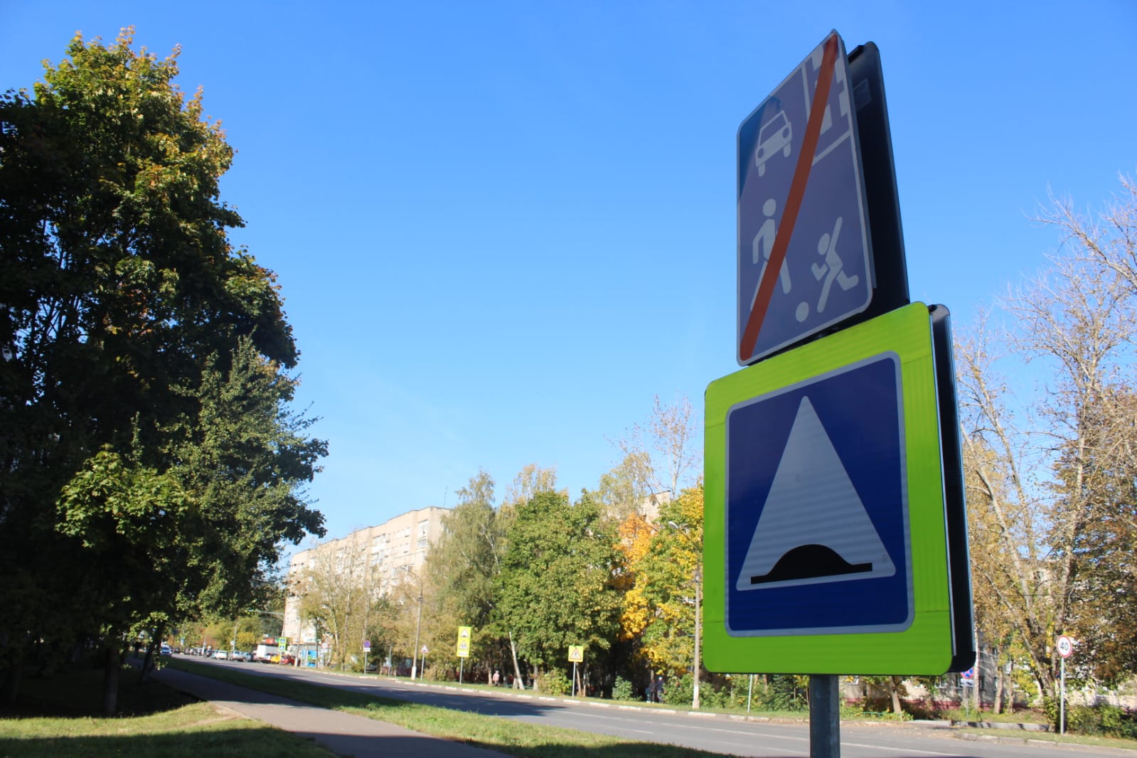 Заместитель главы городского округа Фрязино Антон Тропин вновь встретился с жителями дома №16 по улице Полевая