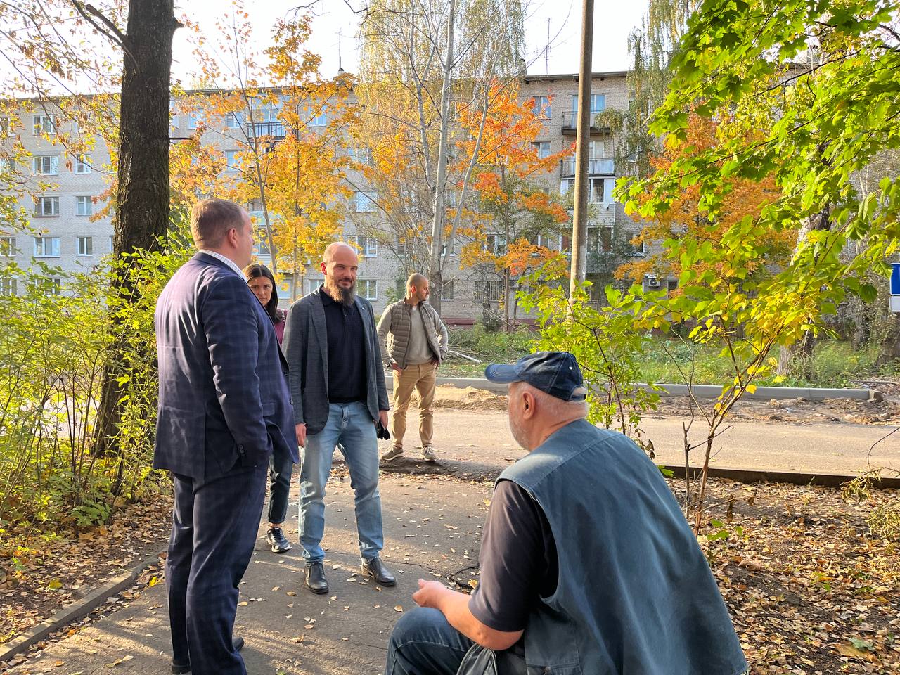 Заместитель главы городского округа Фрязино Артем Вольчак встретился с жителями дома №9 по улице Полевой