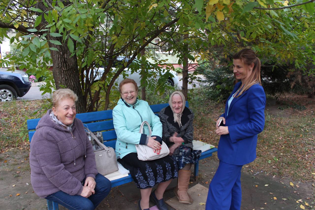 Заместитель главы городского округа Фрязино Наталия Князева продолжает осуществлять традиционные обходы городских территорий по обращениям жителей