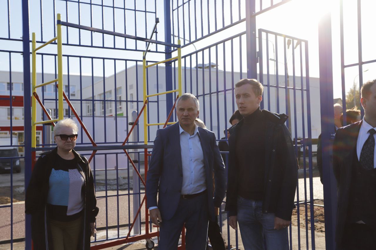 Глава городского округа Фрязино Дмитрий Воробьев проверил работы по обустройству современного спортивного ядра школы №1