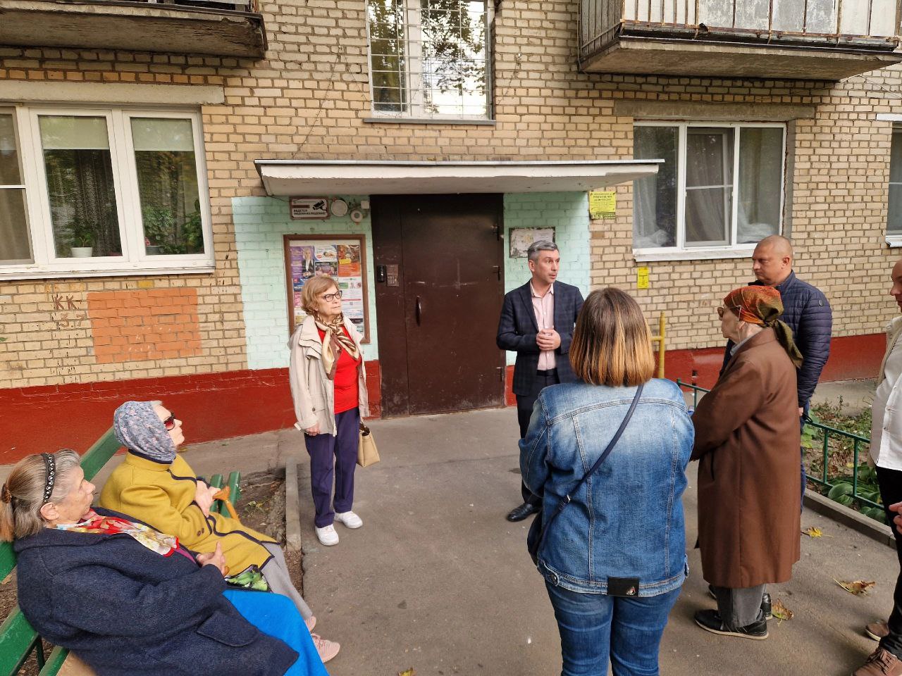 Первый заместитель главы городского округа Фрязино Нодар Бощеван провёл традиционный обход закрепленной территории