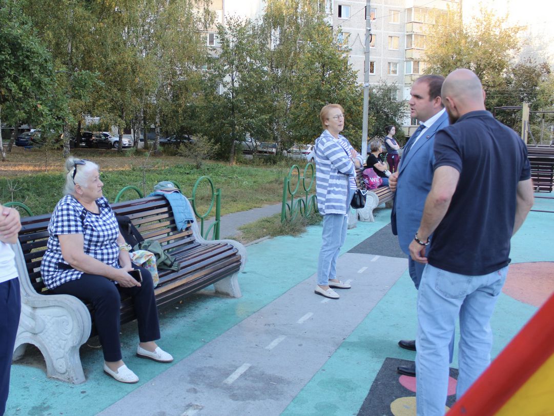 Заместитель главы городского округа Фрязино Артём Вольчак встретился с жителями дома 1 по улице 60 лет СССР