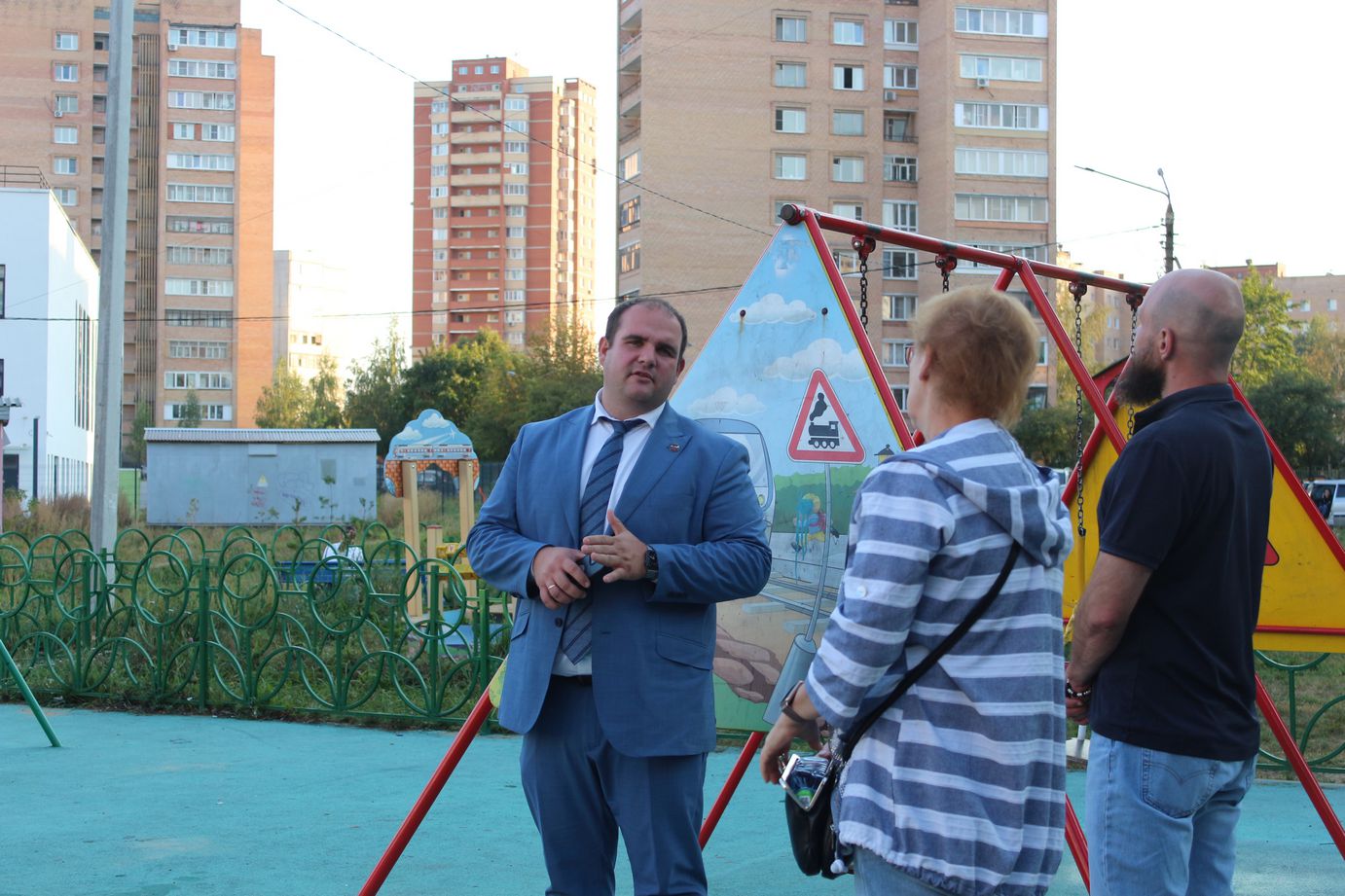 Заместитель главы городского округа Фрязино Артём Вольчак встретился с жителями дома 1 по улице 60 лет СССР