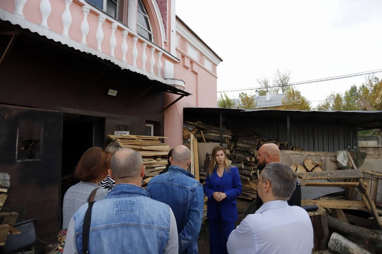 Заместитель главы городского округа Фрязино Наталия Князева провела встречу с директором банного комплекса «Русские бани» на улице Вокзальной, д.4А
