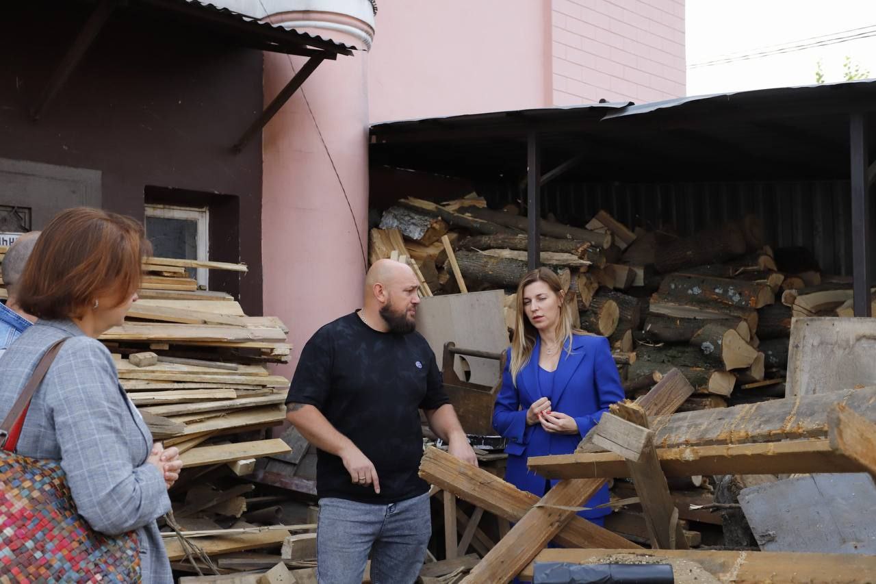Заместитель главы городского округа Фрязино Наталия Князева провела встречу с директором банного комплекса «Русские бани» на улице Вокзальной, д.4А