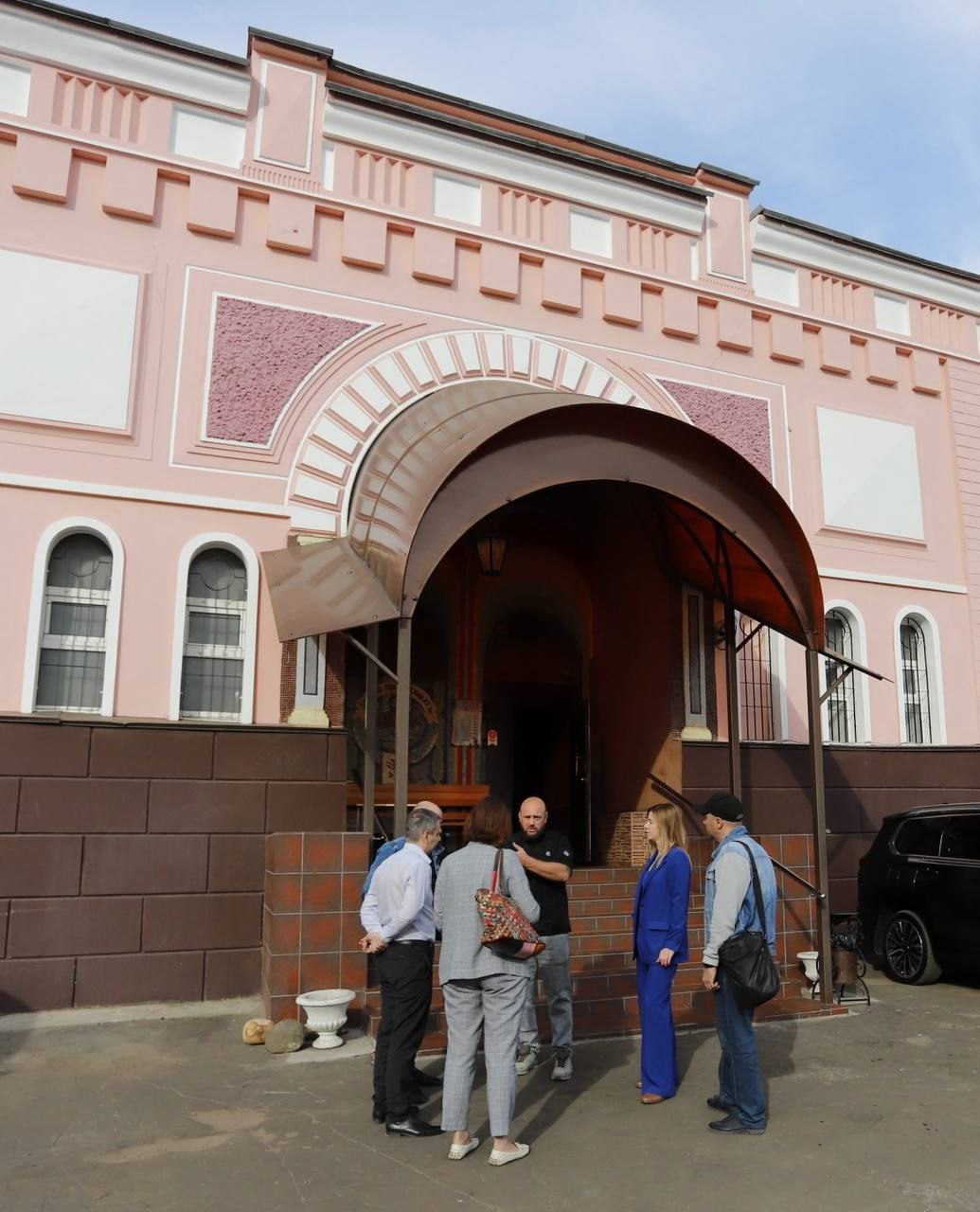 Заместитель главы городского округа Фрязино Наталия Князева провела встречу с директором банного комплекса «Русские бани» на улице Вокзальной, д.4А