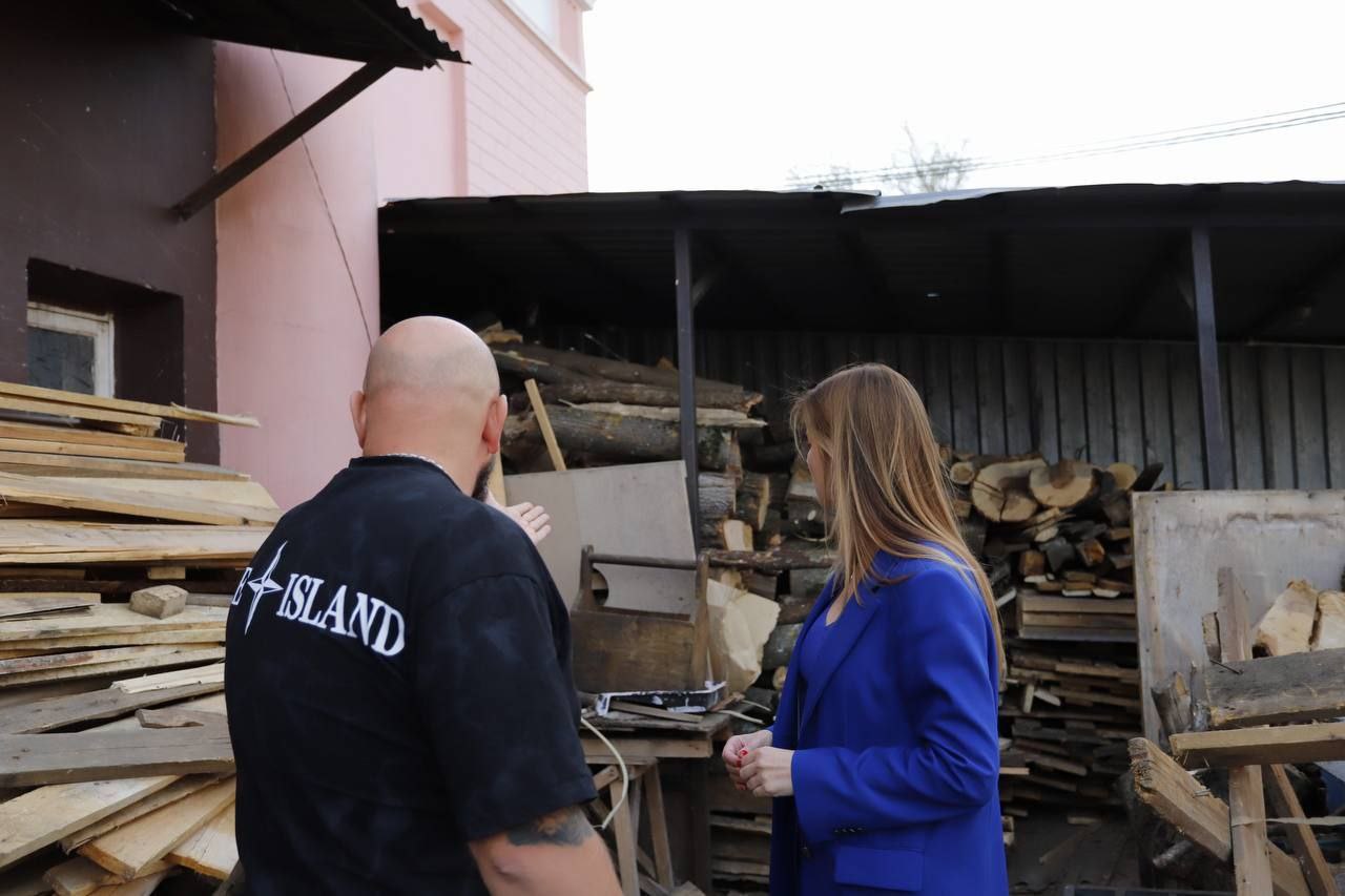 Заместитель главы городского округа Фрязино Наталия Князева провела встречу с директором банного комплекса «Русские бани» на улице Вокзальной, д.4А