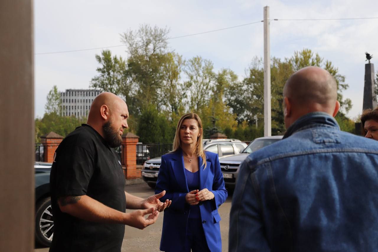 Заместитель главы городского округа Фрязино Наталия Князева провела встречу с директором банного комплекса «Русские бани» на улице Вокзальной, д.4А