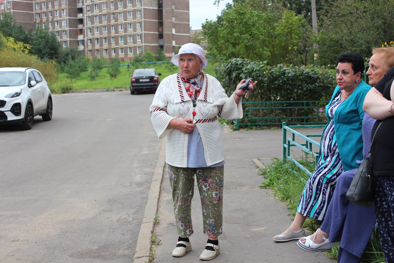 Заместитель главы городского округа Фрязино Артём Вольчак встретился с жителями домов 2 и 4 по проезду Павла Блинова