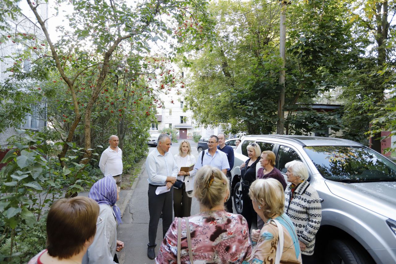 Глава городского округа Фрязино Дмитрий Воробьев встретился с жителями дома 10А по улице Центральная