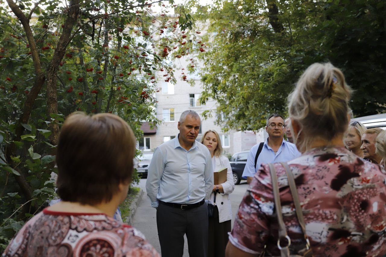 Глава городского округа Фрязино Дмитрий Воробьев встретился с жителями дома 10А по улице Центральная