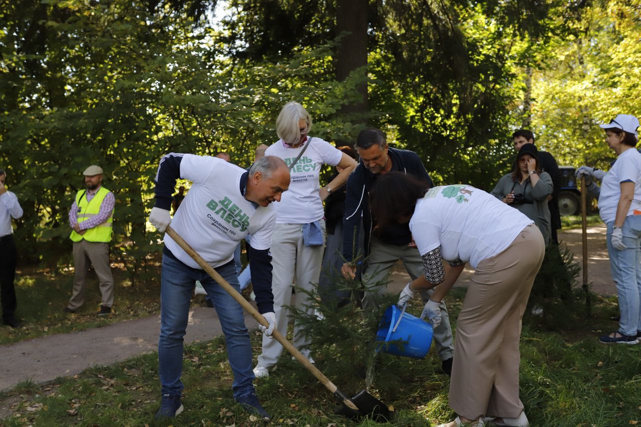 Фрязинцы приняли участие в региональной акции «День в лесу. Сохраним лес вместе»🌳