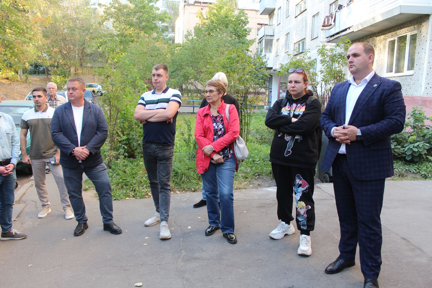 Заместитель главы городского округа Фрязино Артём Вольчак встретился с жителями дома №3 по улице Десантников