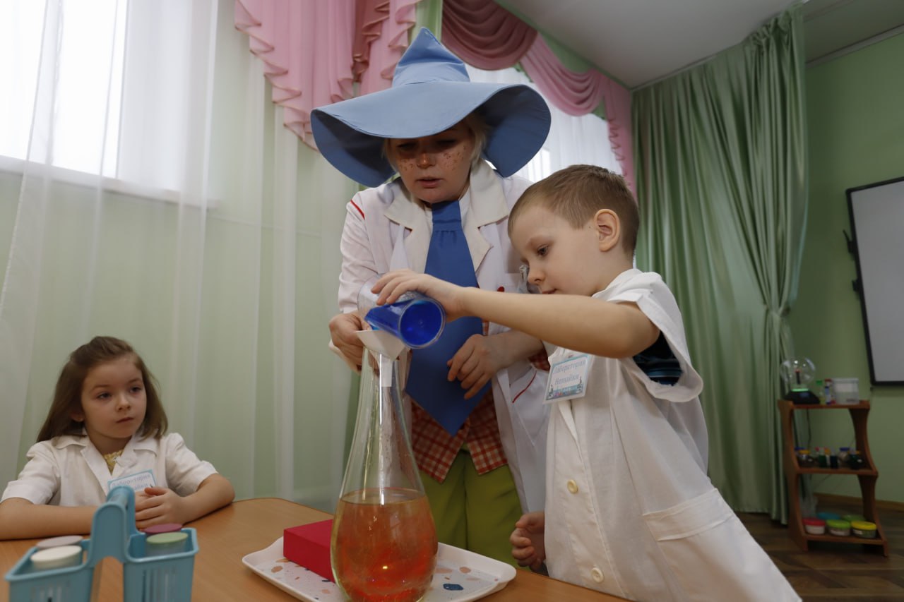 Глава городского округа Фрязино Дмитрий Воробьев поздравил с профессиональным праздником воспитателей и работников детских садов