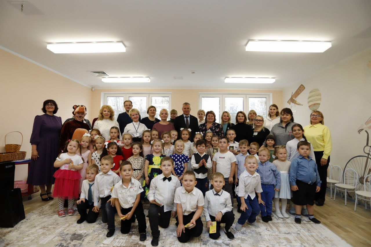 Глава городского округа Фрязино Дмитрий Воробьев поздравил с профессиональным праздником воспитателей и работников детских садов