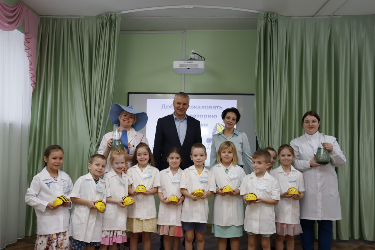 Глава городского округа Фрязино Дмитрий Воробьев поздравил с профессиональным праздником воспитателей и работников детских садов