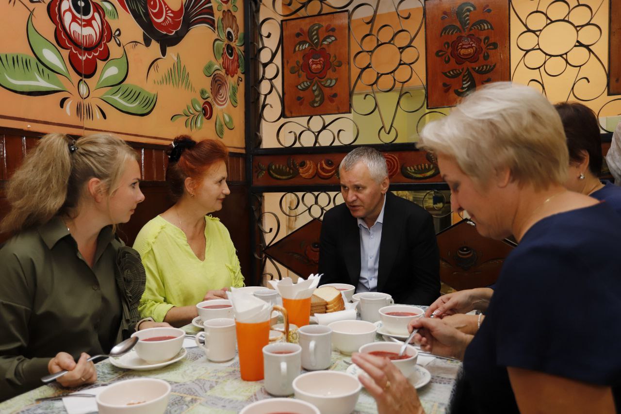 Глава городского округа Фрязино Дмитрий Воробьев вместе с родителями учащихся гимназии проверил качество горячего питания