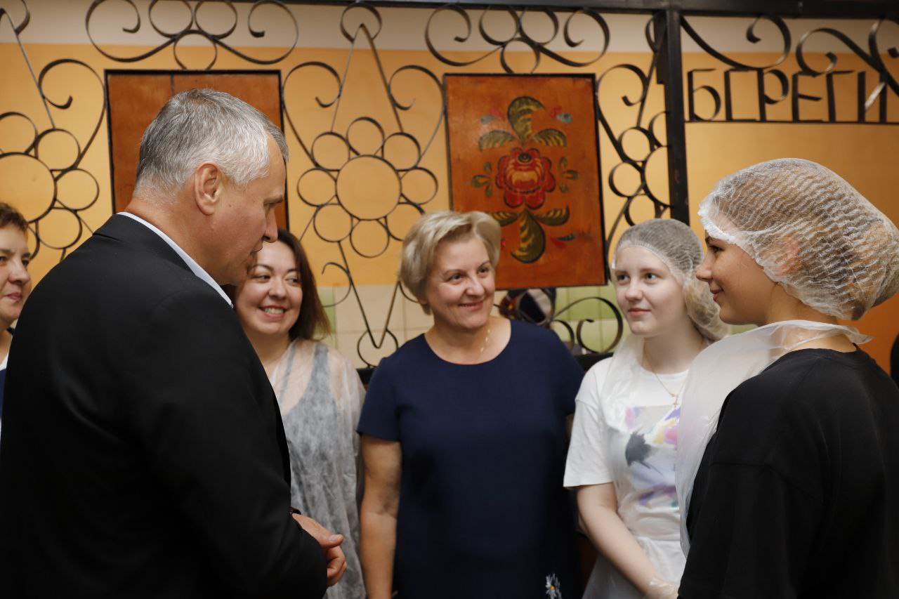 Глава городского округа Фрязино Дмитрий Воробьев вместе с родителями учащихся гимназии проверил качество горячего питания