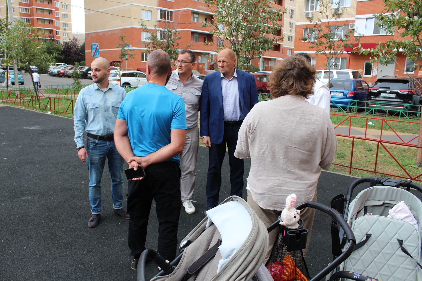Заместитель главы городского округа Фрязино Антон Тропин встретился с жителями дома №12 к.1 по улице Горького