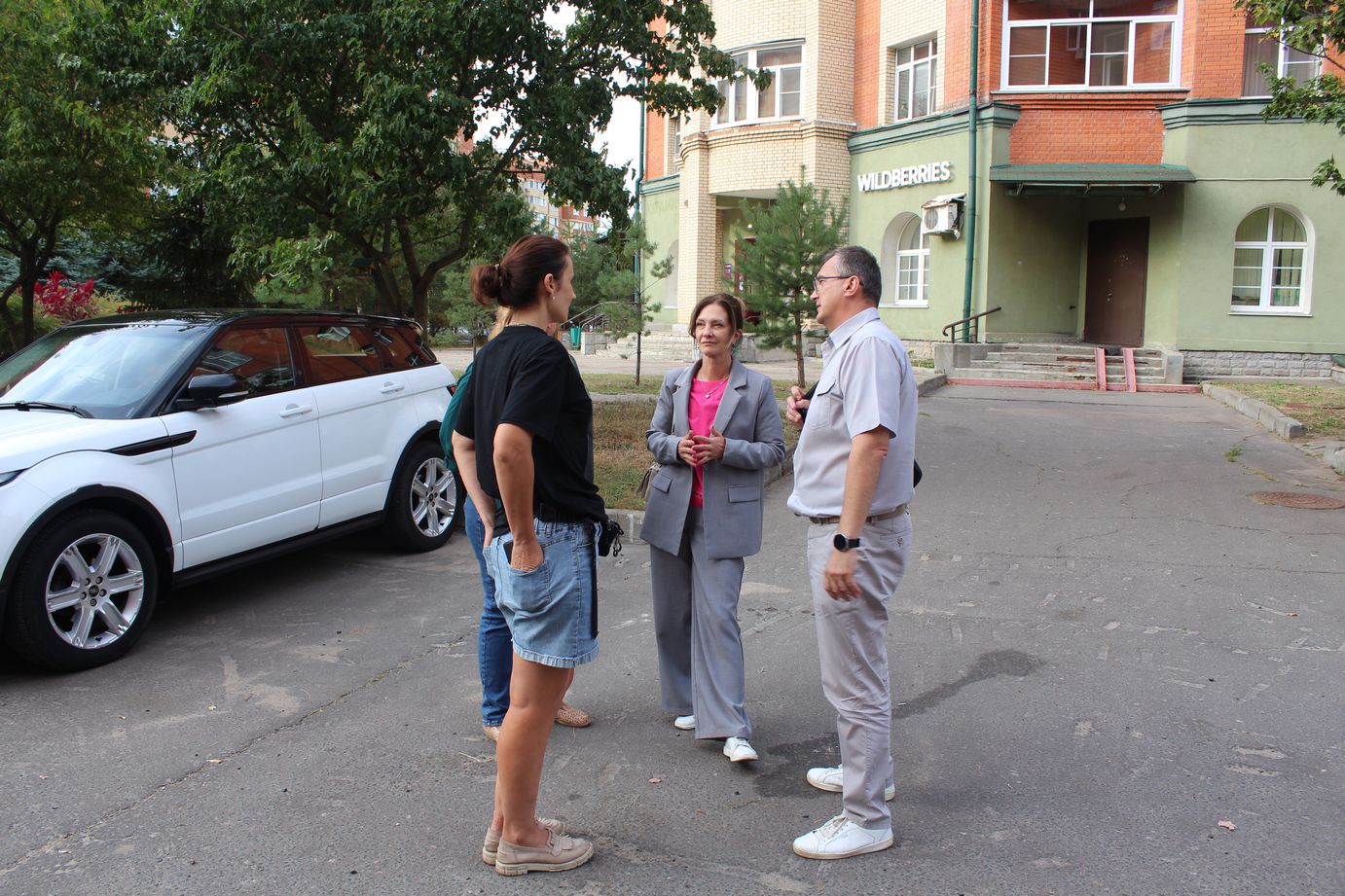 Заместитель главы городского округа Фрязино Виктория Оганезова провела встречу с жителями дома №2 по улице Лесной