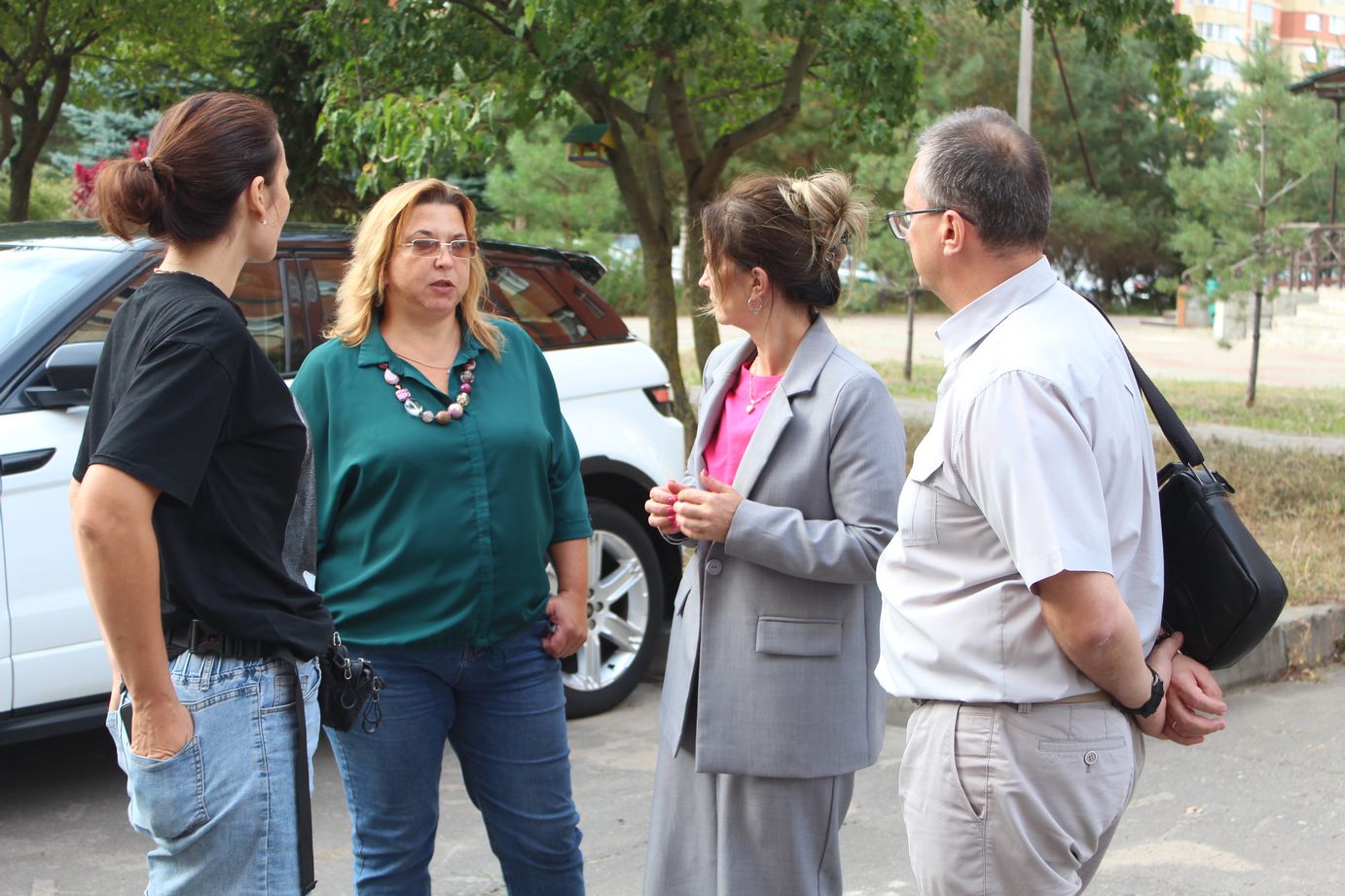 Заместитель главы городского округа Фрязино Виктория Оганезова провела встречу с жителями дома №2 по улице Лесной