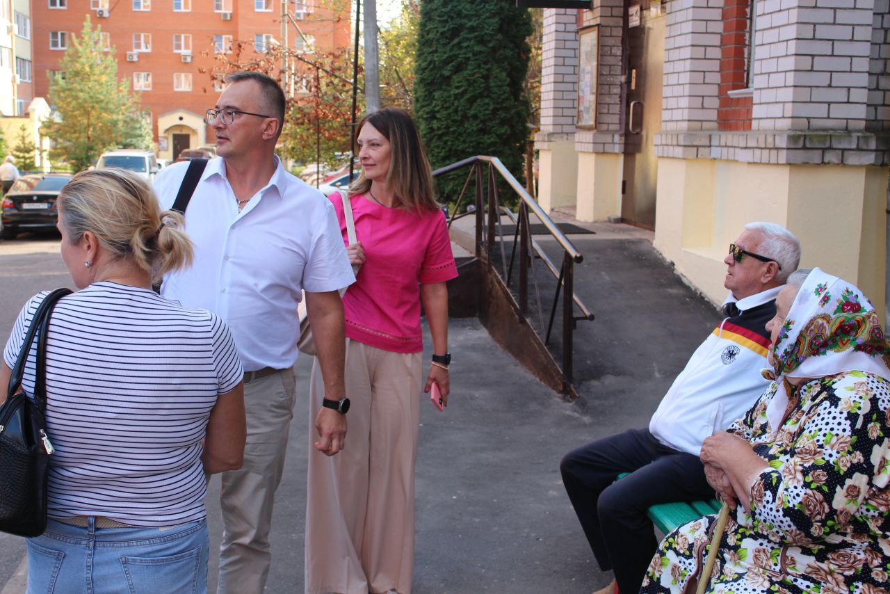 Заместитель главы городского округа Фрязино Виктория Оганезова провела встречу с жителями домов №1, 3 и 5 по улице Лесной