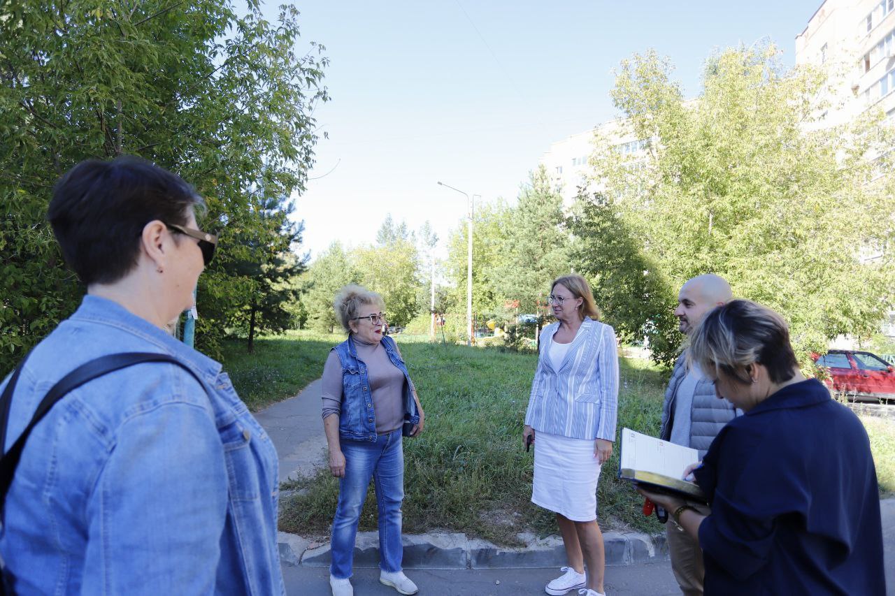 Заместитель главы городского округа Фрязино Юлия Шувалова провела встречу с жителями домов № 17-19 по Проспекту Мира