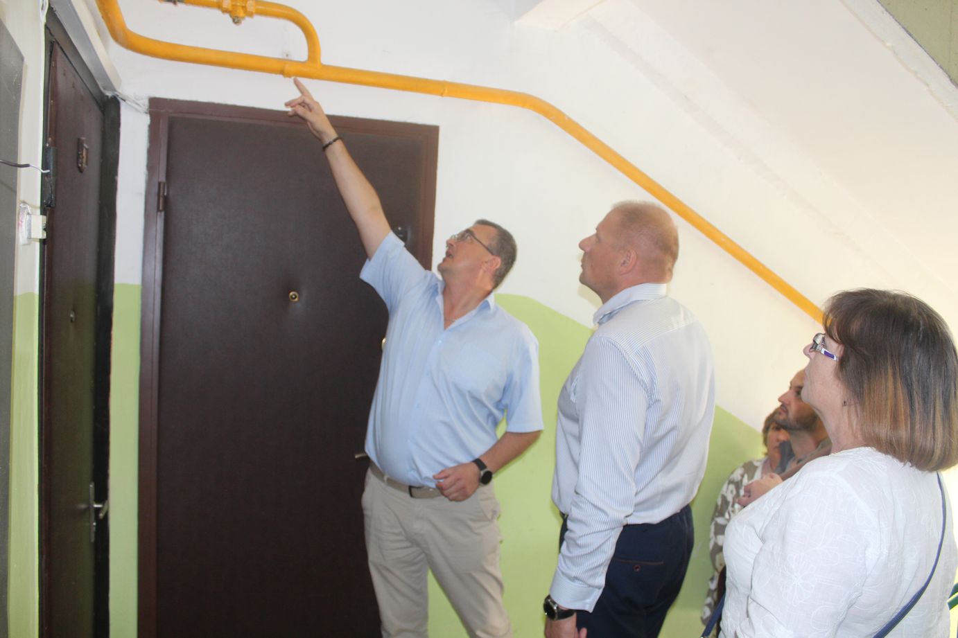 Заместитель главы городского округа Фрязино Антон Тропин встретился с жителями в районе дома №6 по Проспекту Мира