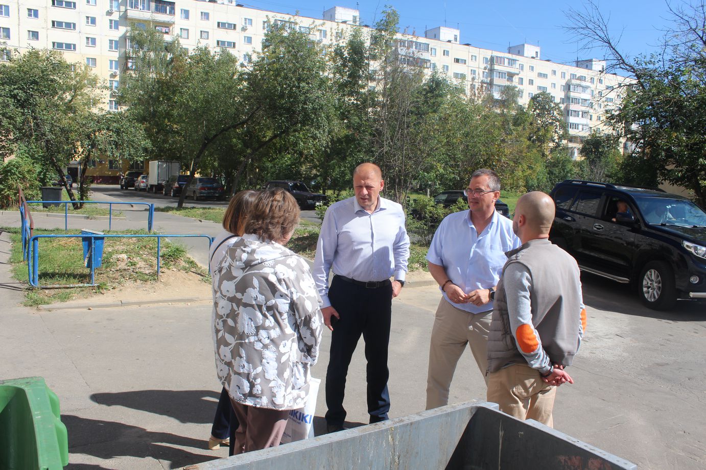 Заместитель главы городского округа Фрязино Антон Тропин встретился с жителями в районе дома №6 по Проспекту Мира