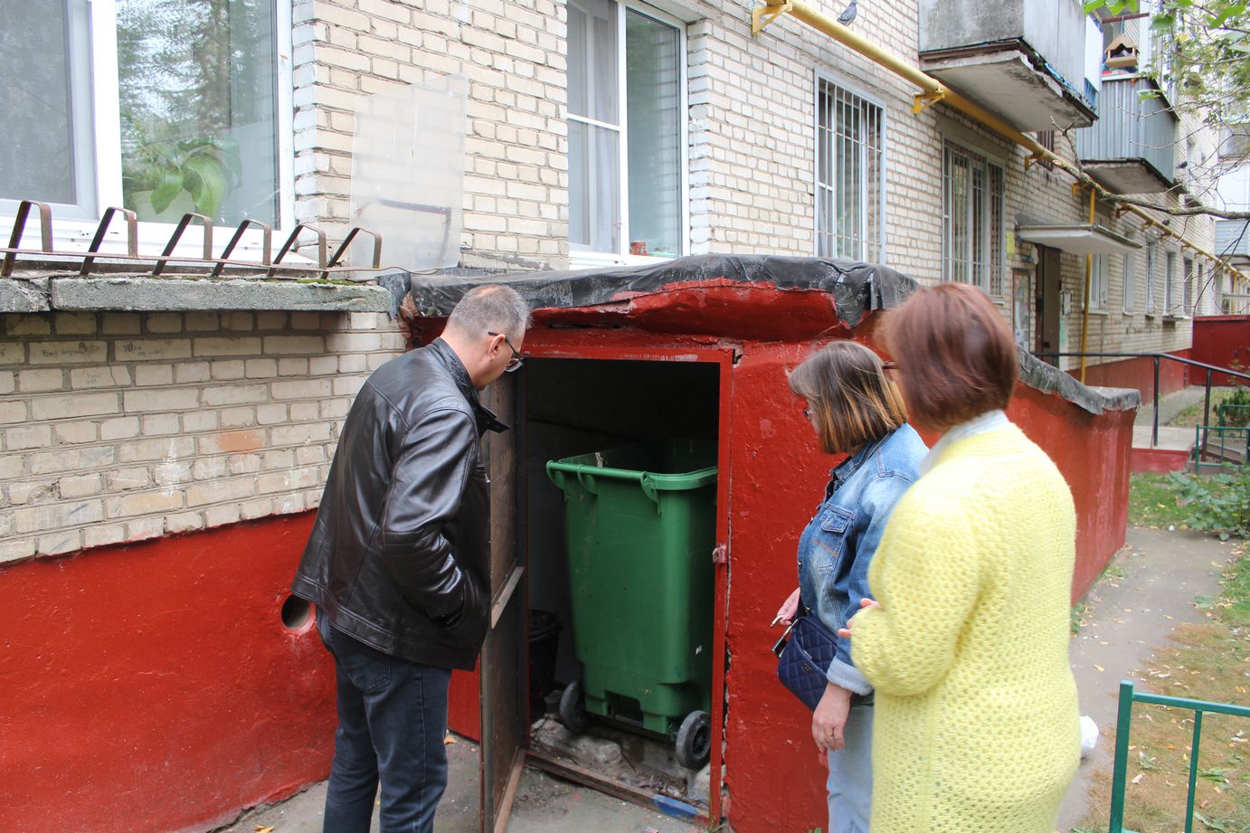 Исполняющий обязанности заместителя главы городского округа Фрязино Олег Фрибус встретился с жителями дома №7 по Проспекту Мира