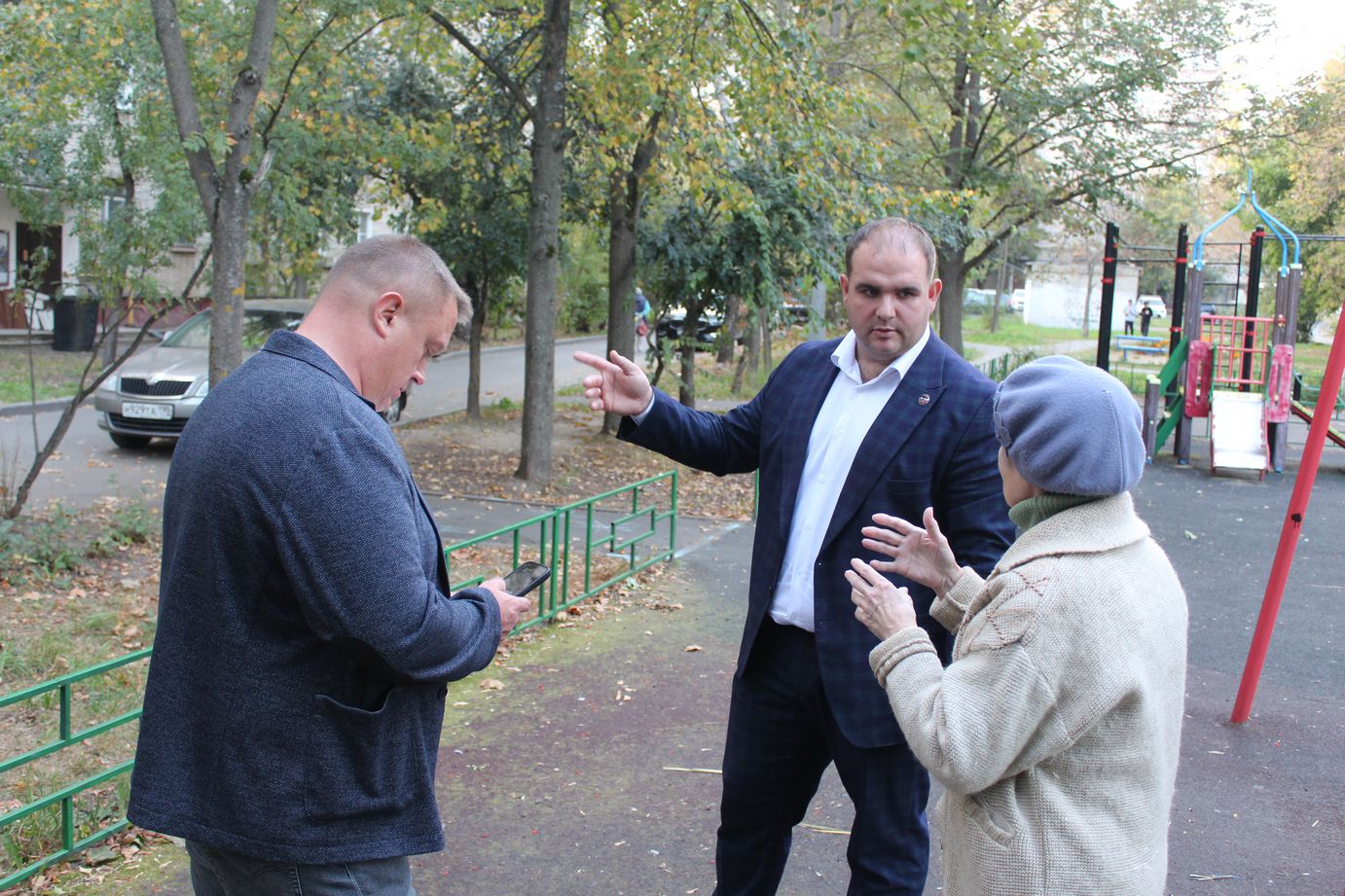 Заместитель главы городского округа Фрязино Артем Вольчак встретился с жителями дома №14 и №16 по Проспекту Мира