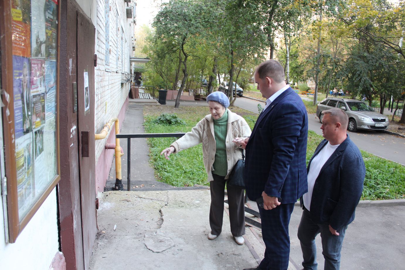 Заместитель главы городского округа Фрязино Артем Вольчак встретился с жителями дома №14 и №16 по Проспекту Мира