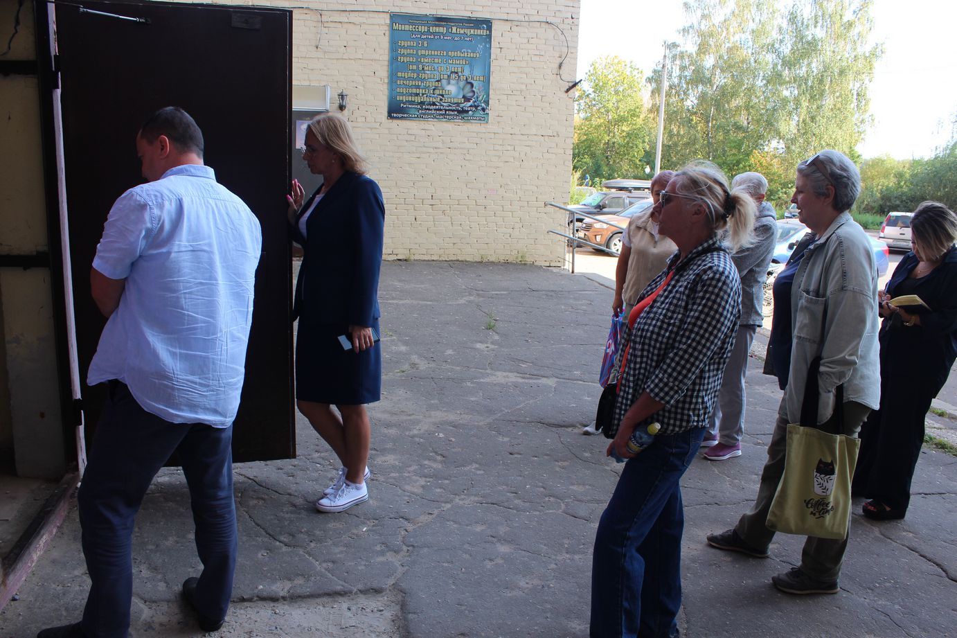 Заместитель главы городского округа Фрязино Юлия Шувалова провела обход территории на Окружном проезде