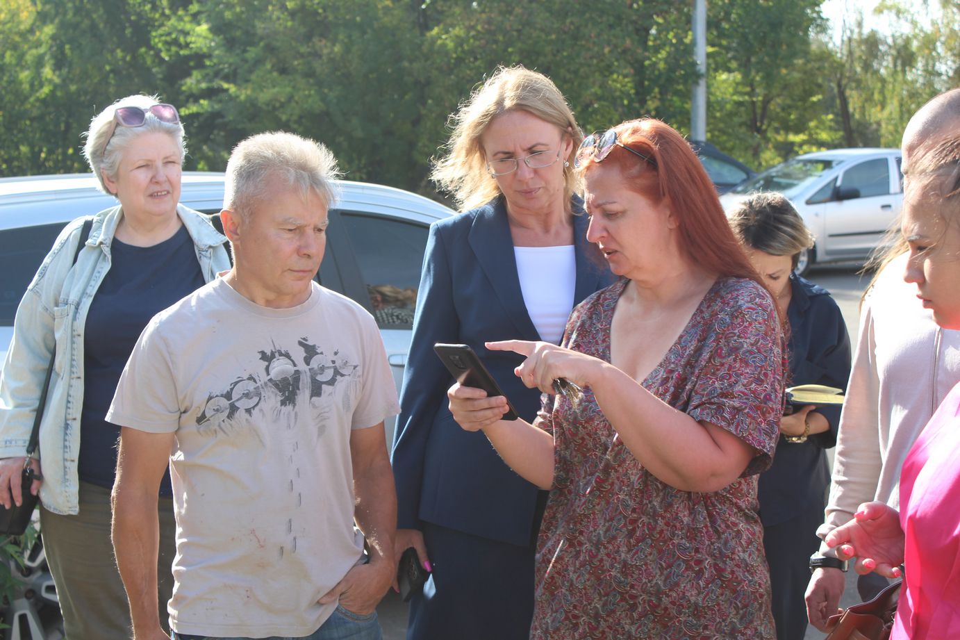 Заместитель главы городского округа Фрязино Юлия Шувалова провела обход территории на Окружном проезде