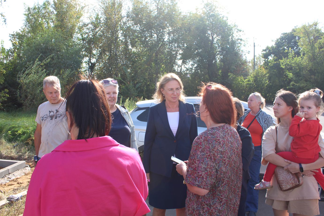 Заместитель главы городского округа Фрязино Юлия Шувалова провела обход территории на Окружном проезде