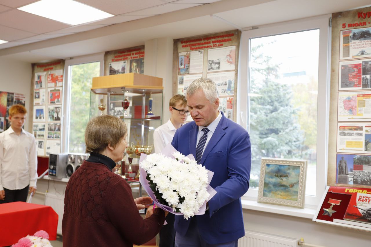 В лицее торжественно открыли «Парту Героя» имени Алексея Личманова